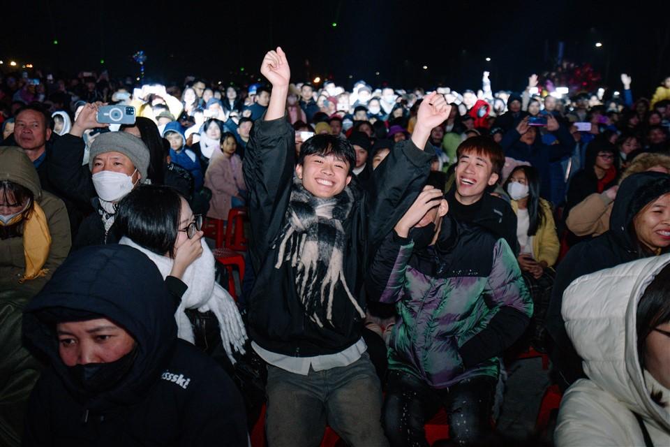 Hà Nam đón giao thừa bằng đêm nhạc đẳng cấp và màn bắn pháo hoa tầm cao hoành tráng - Ảnh 6. Hà Nam đón giao thừa bằng đêm nhạc đẳng cấp và màn bắn pháo hoa tầm cao hoành tráng - Ảnh 6.