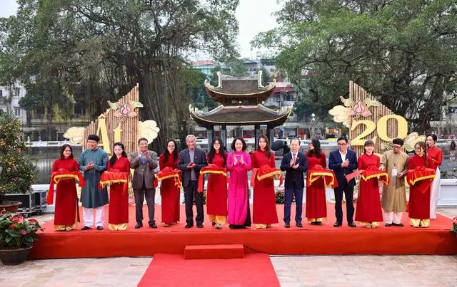 Khai mạc Hội chữ Xuân Ất Tỵ 2025 - Ảnh 1. Khai mạc Hội chữ Xuân Ất Tỵ 2025 - Ảnh 1.