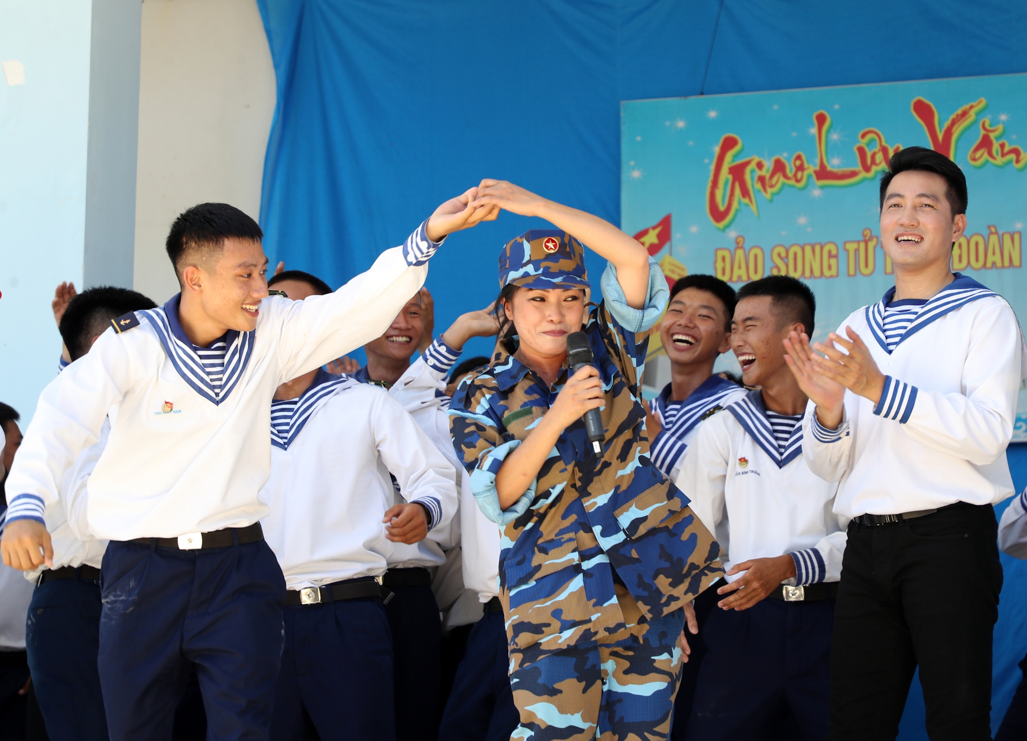 Công bố nhiều tài liệu, hình ảnh quý về "Hoàng Sa, Trường Sa - Tổ quốc nơi đầu sóng" - Ảnh 12. Công bố nhiều tài liệu, hình ảnh quý về "Hoàng Sa, Trường Sa - Tổ quốc nơi đầu sóng" - Ảnh 12.