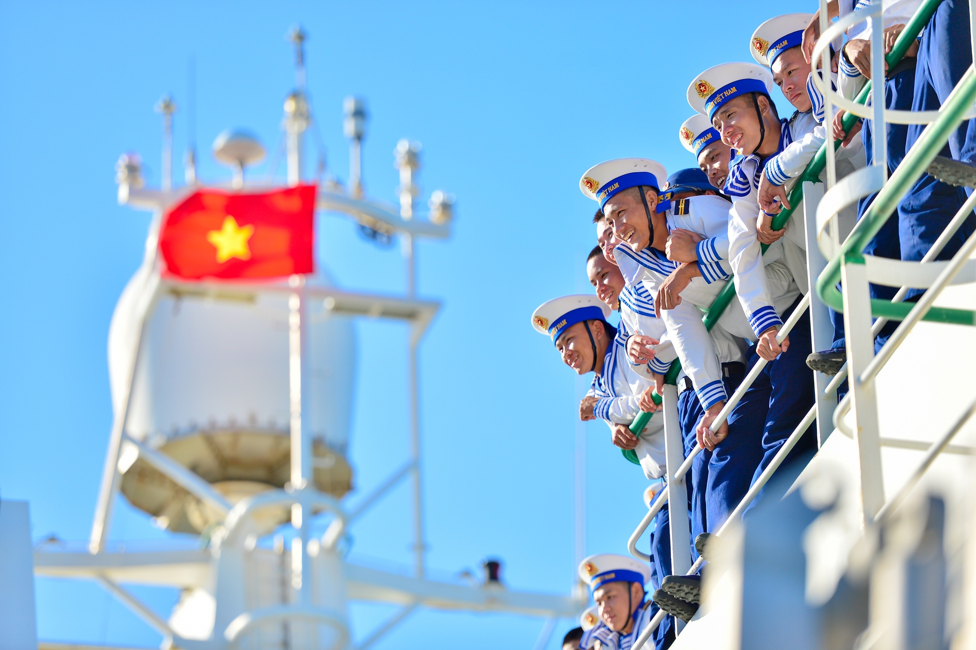 Công bố nhiều tài liệu, hình ảnh quý về "Hoàng Sa, Trường Sa - Tổ quốc nơi đầu sóng" - Ảnh 15. Công bố nhiều tài liệu, hình ảnh quý về "Hoàng Sa, Trường Sa - Tổ quốc nơi đầu sóng" - Ảnh 15.