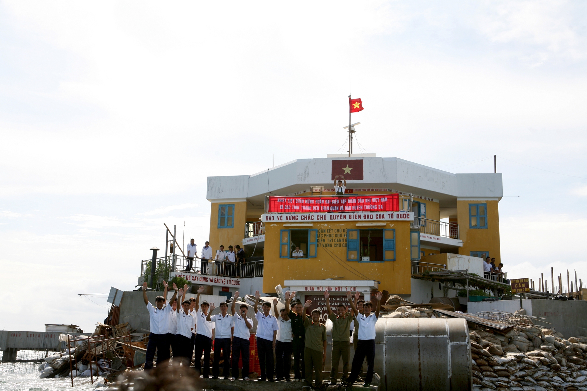 Công bố nhiều tài liệu, hình ảnh quý về "Hoàng Sa, Trường Sa - Tổ quốc nơi đầu sóng" - Ảnh 20. Công bố nhiều tài liệu, hình ảnh quý về "Hoàng Sa, Trường Sa - Tổ quốc nơi đầu sóng" - Ảnh 20.