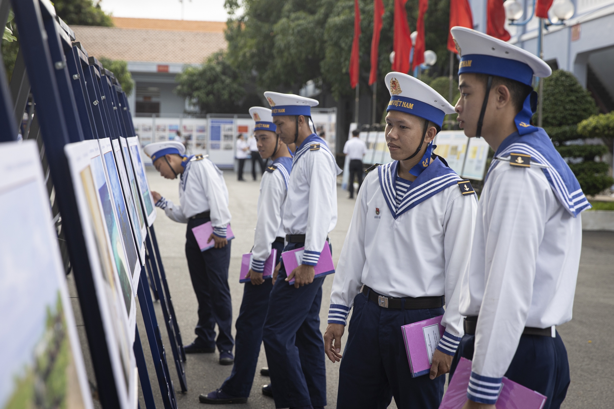 Công bố nhiều tài liệu, hình ảnh quý về "Hoàng Sa, Trường Sa - Tổ quốc nơi đầu sóng" - Ảnh 5. Công bố nhiều tài liệu, hình ảnh quý về "Hoàng Sa, Trường Sa - Tổ quốc nơi đầu sóng" - Ảnh 5.