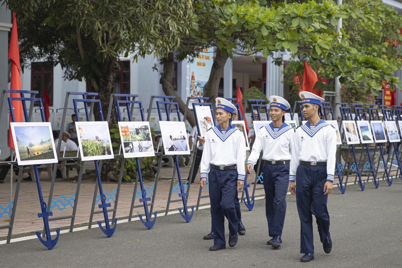 Công bố nhiều tài liệu, hình ảnh quý về "Hoàng Sa, Trường Sa - Tổ quốc nơi đầu sóng" - Ảnh 7. Công bố nhiều tài liệu, hình ảnh quý về "Hoàng Sa, Trường Sa - Tổ quốc nơi đầu sóng" - Ảnh 7.