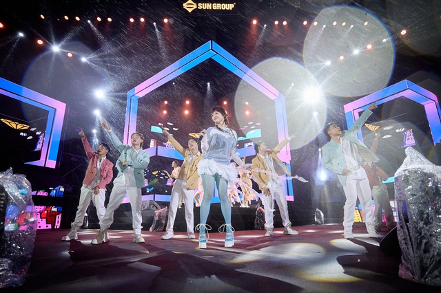 Hà Nam "bùng cháy" với đêm nhạc "Rising Star" dưới mưa, khai màn cho Hà Nam Music Festival 2025 - Ảnh 3. Hà Nam "bùng cháy" với đêm nhạc "Rising Star" dưới mưa, khai màn cho Hà Nam Music Festival 2025 - Ảnh 3.