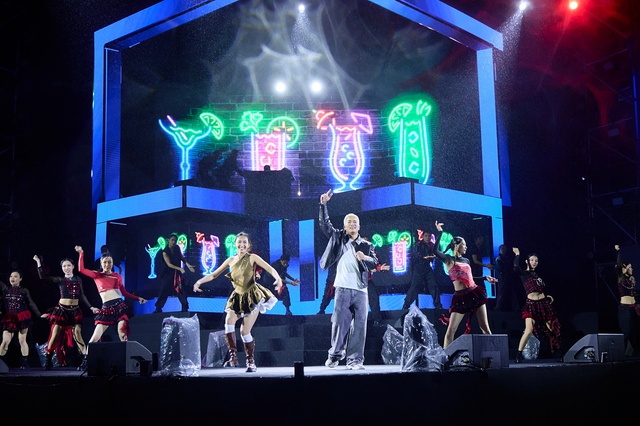 Hà Nam "bùng cháy" với đêm nhạc "Rising Star" dưới mưa, khai màn cho Hà Nam Music Festival 2025 - Ảnh 4. Hà Nam "bùng cháy" với đêm nhạc "Rising Star" dưới mưa, khai màn cho Hà Nam Music Festival 2025 - Ảnh 4.