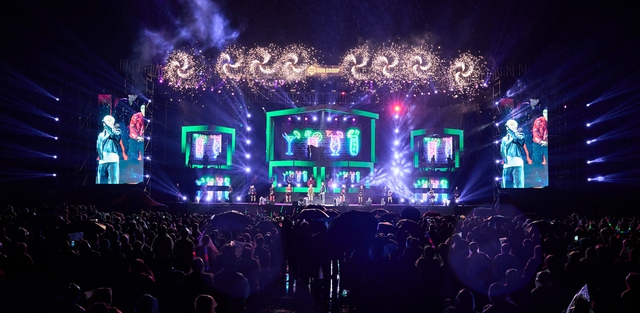 Hà Nam "bùng cháy" với đêm nhạc "Rising Star" dưới mưa, khai màn cho Hà Nam Music Festival 2025 - Ảnh 1. Hà Nam "bùng cháy" với đêm nhạc "Rising Star" dưới mưa, khai màn cho Hà Nam Music Festival 2025 - Ảnh 1.