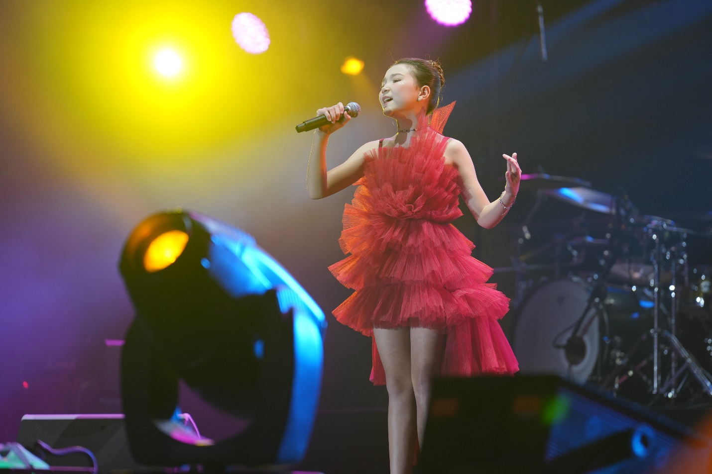 emily wagner 10 tuoi toa sang tren cung san khau voi thomas anders modern talking