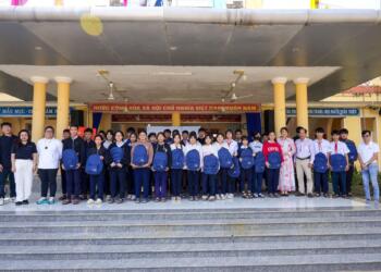 MIA.vn × Larita và hành trình trao 1.000 balo giúp học sinh trở lại trường sau lũ